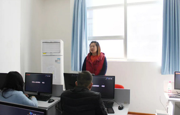 1552617983971662.jpg 配图2 云和教育Java教研组组长李老师发表致辞.jpg