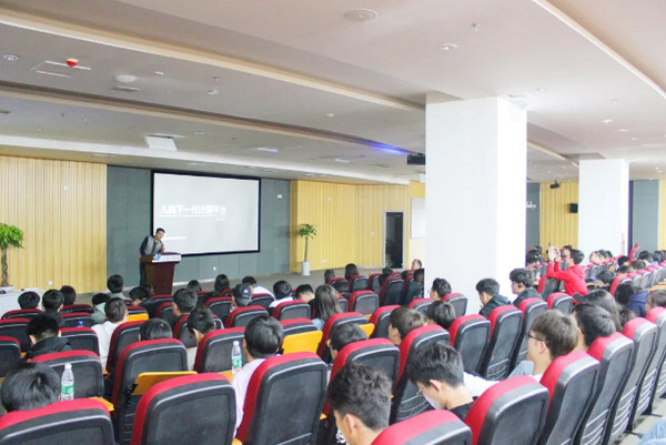 1554256603587415.jpg 配图5 郑州信息科技职业学院百余师生来到云和数据参观学习.jpg