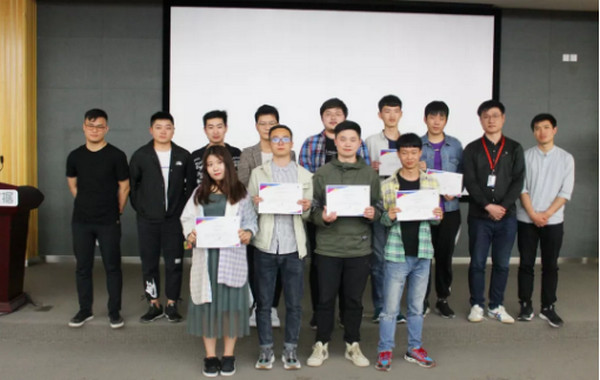 1556159292970374.jpg 配图4 云和数据VR培训班毕业典礼.jpg