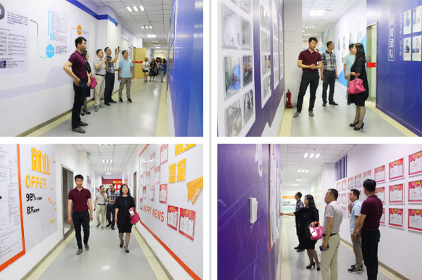 1558506057826290.jpg 配图2 河南轻工职业学院(嵩山路校区)领导莅临云和数据参观考察.jpg