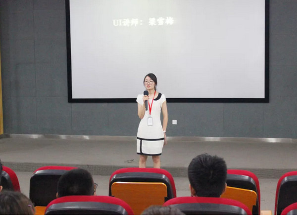 1558938520137405.jpg 配图3 云和数据UI培训同学恭喜你们毕业.jpg