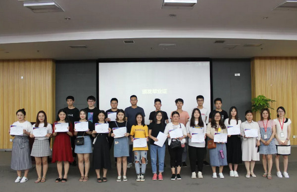 1558938535625870.jpg 配图5 云和数据UI培训同学恭喜你们毕业.jpg